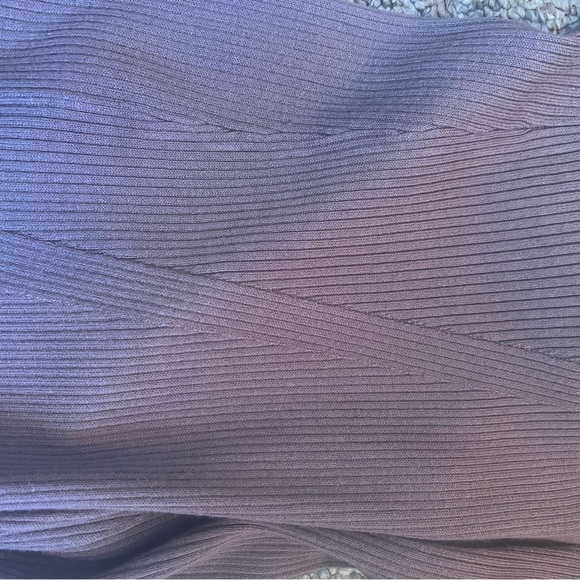 Gently worn Express long sweater, mauve color, size xsmall - Picture 6 of 6